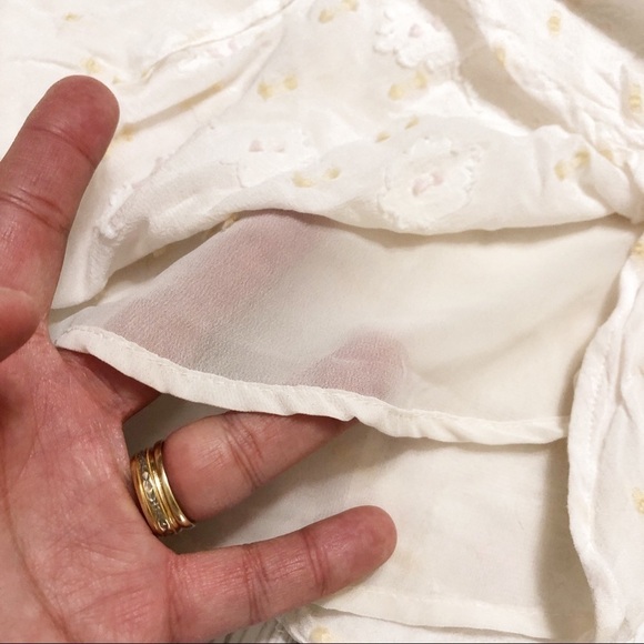 🌸🌼EUC Loft Cream Ruffled Cap Sleeve Top - Picture 5 of 9